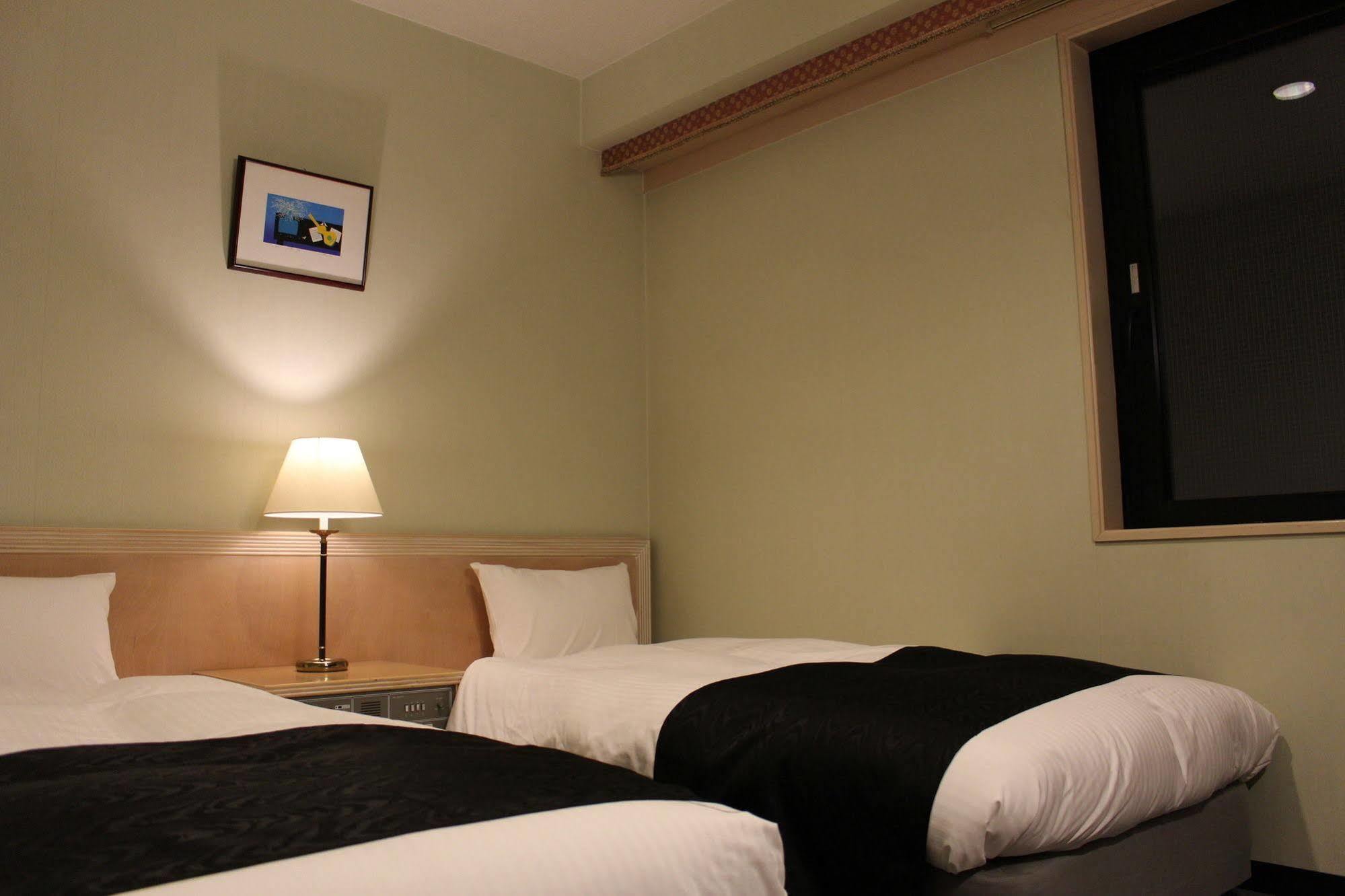 Apa Hotel Tonami Ekimae Экстерьер фото